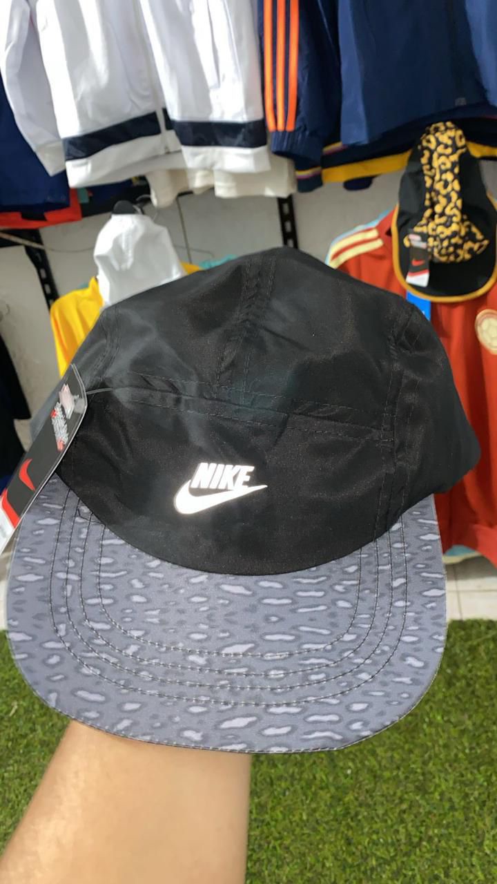 Gorras Adidas y Nike 8
